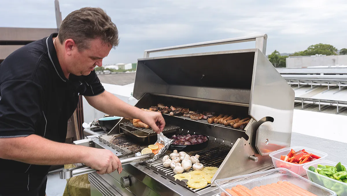 Tucker Charcoal Deluxe Pro XL BBQ on Cabinet Plus Wok Burner with Roasting Hood and Wok Hinged Lid - Image 5