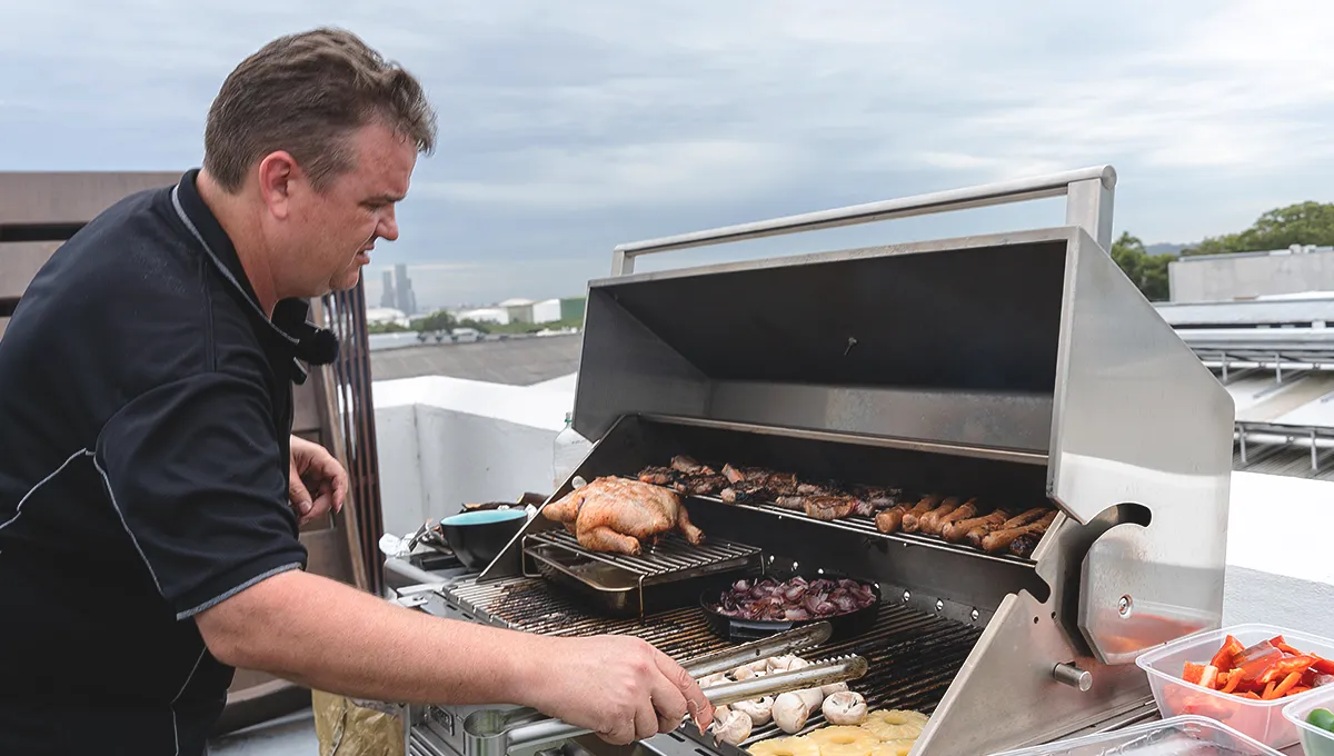 Tucker Charcoal Deluxe Pro XL BBQ on Cabinet Plus Wok Burner with Roasting Hood and Wok Hinged Lid - Image 7